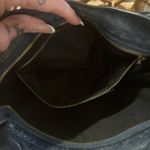 BALENCIAGA NAVY LEATHER CLASSIC CITY BAG GOLD HARDWARE - Picture 10 of 13